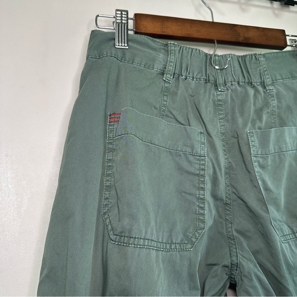 BDG Army Green Wide Leg Cargo Pants
Low rise. Size 0. - Picture 7 of 9